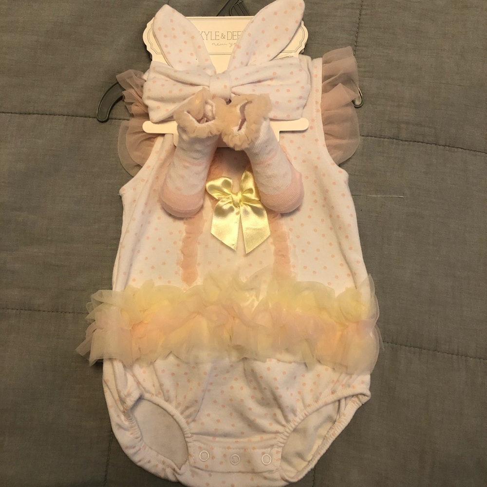 ⭐️3 Piece Easter Set (6-9 mos) NWT